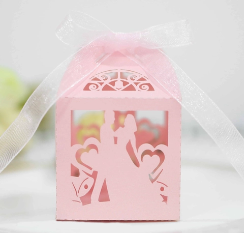 Laser Cut Heart Shape Wedding Candy Boxes Ribbon Couple Silhouette Party Favor Gift Boxes For Valentine Day Engagement