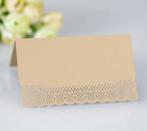 Laser Cut Lace Place Cards Pearlescent Paper Table Name Cards Folded Tent Cards For Wedding Banquet Party Table Decoration