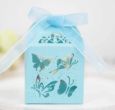 Scatola di Caramelle per Matrimonio Intaglio Laser Farfalla Carta Perlata Con Nastro di Raso per Decorazione Bomboniere