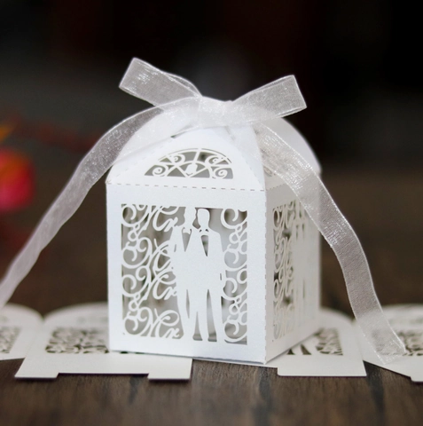 Scatole per Caramelle Matrimonio Intagliate al Laser Stile Europeo Silhouette Mr e Mrs Con Nastro Confezioni Regalo Party