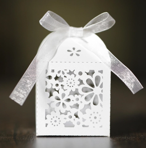 Laser Geschnitten Hohl Hochzeit Favor Boxen Europäischer Stil Perlmuttpapier Süßigkeiten Box Mit Schleife Für Souvenirs Party Dekor