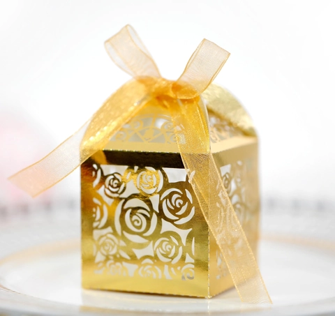 Laser Cut Rose Flower Candy Box Pearlescent Paper Hollow Out Gift Box For Wedding Party Favor Elegant European Chocolate Case
