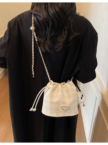 Petit Sac Seau en Cuir PU à Carreaux Vintage Sac Bandoulière Gingham Avec Bandoulière Chaîne et Pendentif Peluche