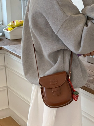 Borsa a Sella Mini in Pelle PU Retrò per Donna Con Ciondolo a Fragola Vintage Borsa a Tracolla Piccola per Uso Quotidiano