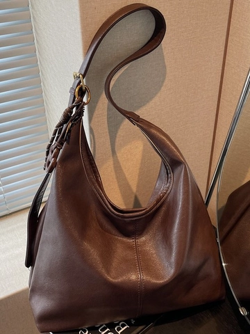 Women Large Capacity PU Leather Tote Bag Vintage Hobo Shoulder Bag With Decorative Pendant Commuter Fashion Daily Handbag