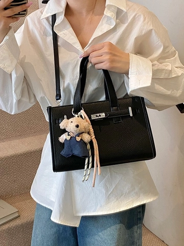Borsa a Mano Quadrata Piccola in Pelle PU con Trama Litchi di Nicchia Donna Con Ciondolo a Orsetto Borsa a Tracolla