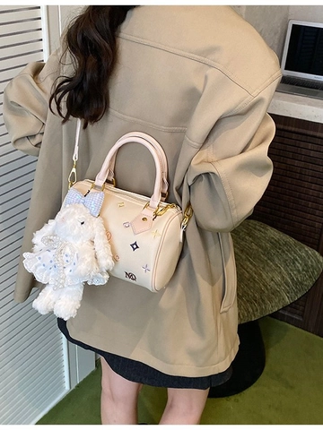Sac Oreiller Boston en Cuir PU Mode Femme Sac Bandoulière Gauffré Motif Litchi Avec Pendentif Lapin en Peluche Mignon Sac Baril