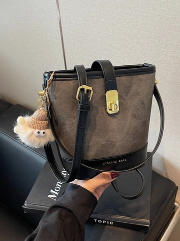 Γυναικεία Ρετρό Τσάντα Bucket από Δέρμα PU Color Block Chic Τσάντα Ώμου με Λούτρινο Μενταγιόν Χειμερινή Τσάντα