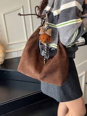 Bolso Hobo de PU Gamuza Retro para Mujer Gran Capacidad Bolso de Hombro Casual Bolso Bandolera Con Colgante de Oso