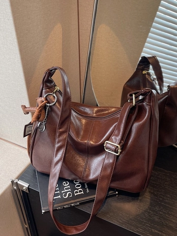 Large Capacity Pleated PU Leather Hobo Bag Vintage Soft Shoulder Crossbody Bag For Women Casual Commuter Solid Color Satchel