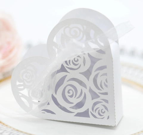 Herzform Laser Geschnitten Rose Hohl Süßigkeitenbox Europäischer Stil Hochzeit Gastgeschenk Box Romantische Schokoladen Geschenkverpackung Mit Band