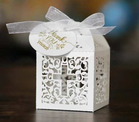 Laserschnitt Kreuz Muster Hohl Süßigkeitenbox Mit Schleife Danke Anhänger Für Hochzeit Taufe Religiöse Feier Geschenkbox