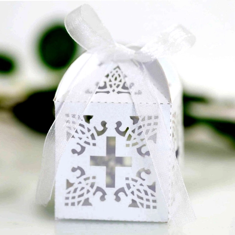 Laser Gesneden Bruiloft Snoepdoos Met Kruis Ontwerp Parelmoer Papier Geschenkdoos Met Strik Voor Doop Feest Decoratie