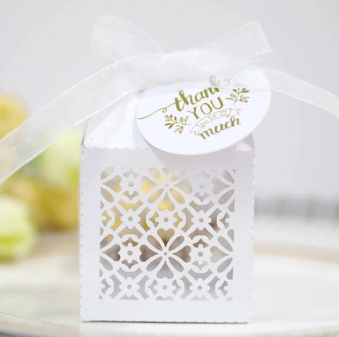 European Laser Cut Hollow Floral Candy Box With Ribbon Bow Heart Pattern Pearl Paper Gift Box For Wedding Party Favor