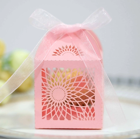 Laser Cut Διάτρητο Κουτί Γλυκών Λουλουδάτο Κουτί Δώρου Με Κορδέλα για Γάμο Γενέθλια Πάρτι Αποφοίτηση Γιορτή