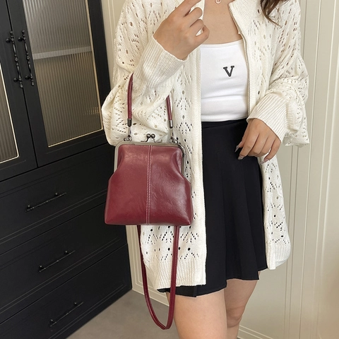 Sac de Docteur Vintage en Cuir PU pour Femmes Fermoir Kiss Lock Sac Bandoulière Rétro Avec Surpiqûres Contrastées Sac à Main