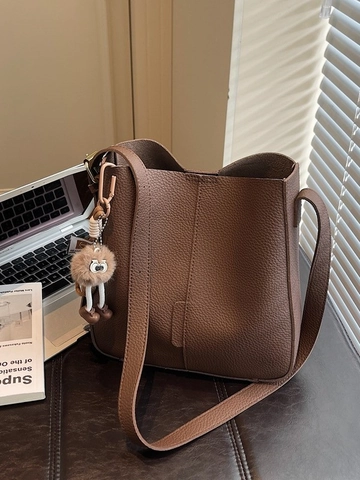 Vintage PU Leather Lychee Texture Large Capacity Bucket Bag For Women With Plush Charm Solid Color Single Shoulder Crossbody Bag