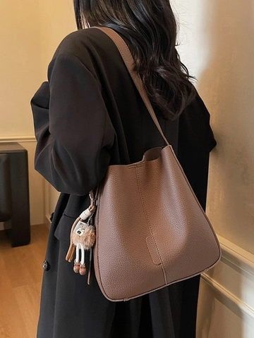 Vintage PU Leather Lychee Texture Large Capacity Bucket Bag For Women With Plush Charm Solid Color Single Shoulder Crossbody Bag
