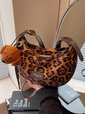 Sac Hobo en Velours de Suède Vintage Avec Imprimé Léopard Pour Femmes Grande Capacité Sac Bandoulière Avec Pendentif En Peluche
