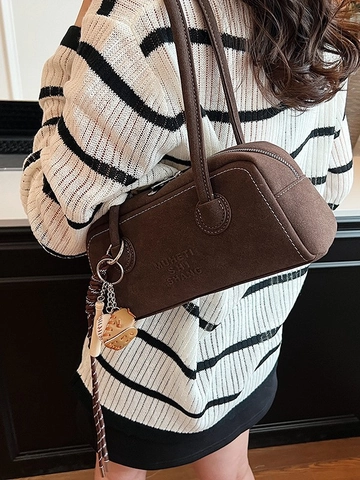 Borsa Sottobraccio in PU Smerigliato Vintage da Donna Cuciture a Contrasto Lettere a Rilievo Borsa Boston Con Ciondolo da Baseball
