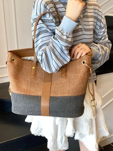 Sac Cabas Femme en Denim Patchwork Grande Capacité Sac à Épaule Décontracté Navetteur Avec Design Cousu Contraste en Cuir Synthétique