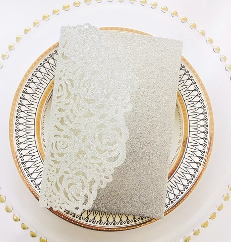 Lasergeschnittene Glitzer Silber Hochzeitseinladungskarte Elegantes Hohlrosenmuster Perlmuttpapier Grußkarte Für Hochzeitsbankett