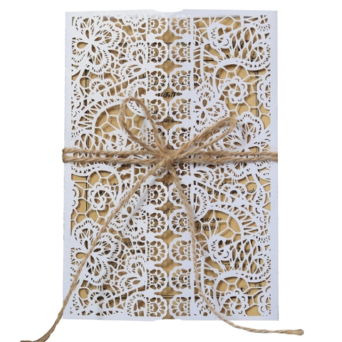 Elegante Weiße Lasergeschnittene Spitze Hochzeitseinladungen Mit Kraftpapier Einlage Und Hanfseil Schleife Hohl Blumen Einladungskarten