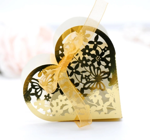 Scatola di Caramelle Intagliata al Laser a Forma di Cuore in Carta Perlata Con Fiocco per Matrimonio Festa Cioccolato