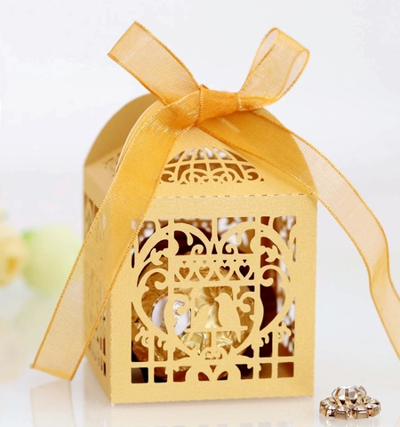Europäische Lasergeschnittene Gastgeschenke Schachteln Perlmuttpapier Hochzeit Süßigkeiten Schachteln Mit Band Liebesvögel Herz Muster Geschenkboxen Für Party