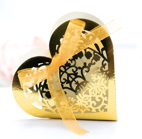 Elegante Scatola per Caramelle in Carta Perlata Tagliata al Laser a Forma di Cuore Con Fiocco per Matrimonio Festa