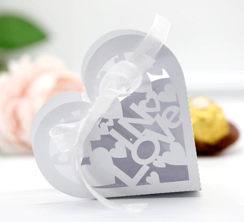 Herzförmige Laser Geschnittene Zuckerdose Mit Band LOVE Hohles Design Perlmuttpapier Geschenkbox Für Hochzeit Party Verpackung