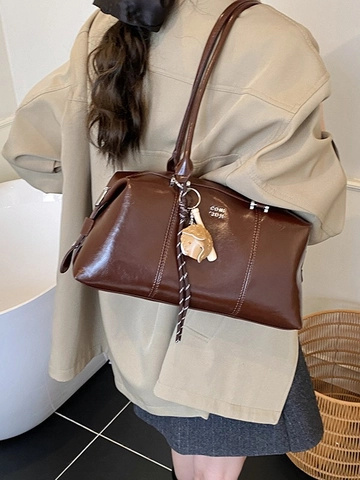Borsa Sottobraccio Donna Vintage Grande Capacità in Pelle PU Pieghe Boston Bag Casual Pendolare Borsa a Tracolla Con Ciondolo