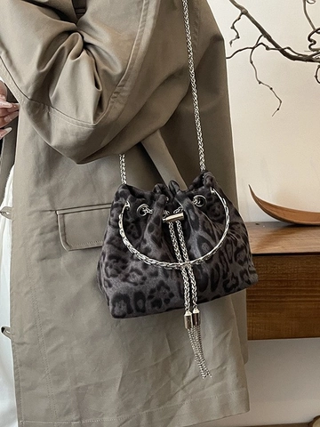 Women Leopard Print Bucket Bag Vintage Suede Drawstring Handbag With Metal Ring Handle And Chain Tassel Shoulder Crossbody Bag