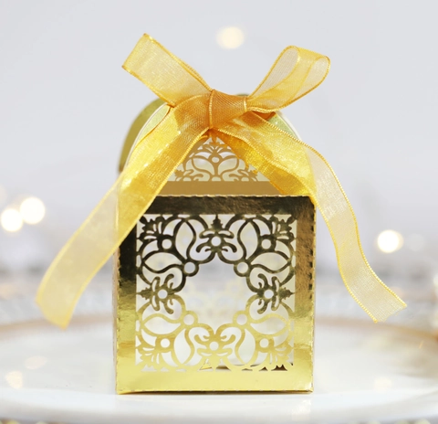 Europäische Laserschnitt Hohle Blume Hochzeit Favor Süßigkeiten Box Mit Satinband Schleife Perlmuttpapier Geschenkbox