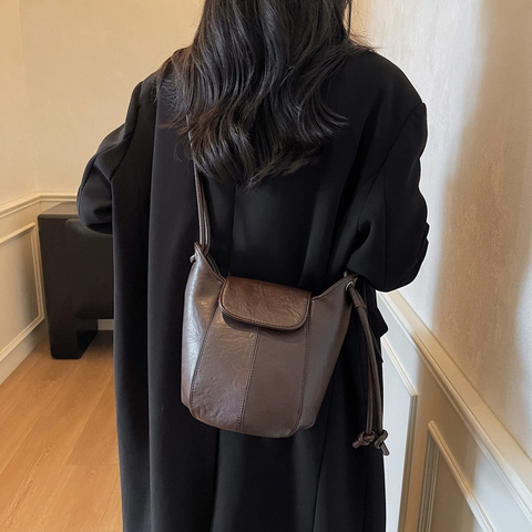 Vintage Minimalist PU Leather Bucket Bag For Women Fashion Crossbody Shoulder Bag With Flap Drawstring Commuter Solid Color Handbag