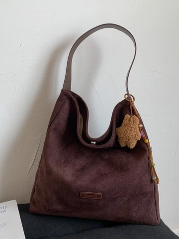 Damen Retro Große Kapazität Schultertasche Minimalistische Wildleder Textur PU Leder Tote Bag Mit Plüsch Anhänger Hobo Tasche