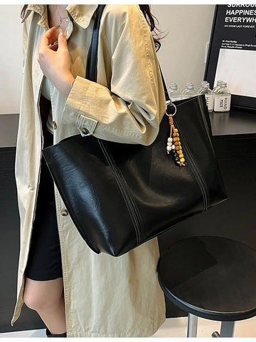 Damen Retro PU Leder Tote Bag Große Kapazität Schultertasche Mit Ziernähten Und Perlenanhänger Für Den Täglichen Weg
