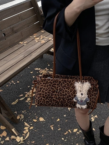 Bolso de Axila Vintage de PU con Estampado de Leopardo para Mujer Bolso de Hombro Gran Capacidad Tote Casual con Colgante Peluche