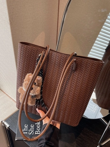 Large Capacity Woven Tote Bag For Women Retro PU Leather Braided Shoulder Bag Casual Commuter Handbag With Plush Pendant