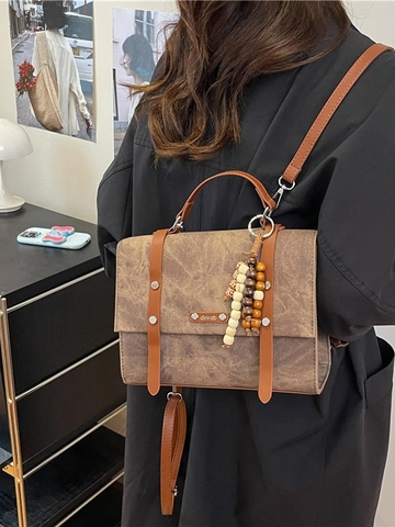 Sac à Dos Vintage en Cuir PU pour Femmes Texture Rétro Grande Capacité Cartable Décontracté Avec Pendentif en Perles Contrastées