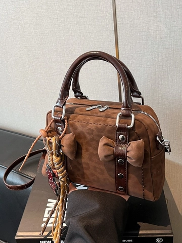 Borsa Boston Vintage Leopardata da Donna in Pelle PU Retrò con Borchie e Fiocco Borsa a Tracolla alla Moda con Ciondolo Orso