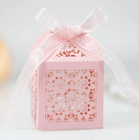 European Laser Cut Pearl Paper Candy Box Floral Hollow Gift Box With Ribbon Bowknot For Wedding Party Chocolate Packaging