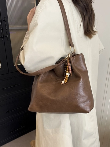 Vintage Women PU Leather Tote Bag Large Capacity Commuter Shoulder Bag With Wooden Bead Pendant Retro Underarm Handbag