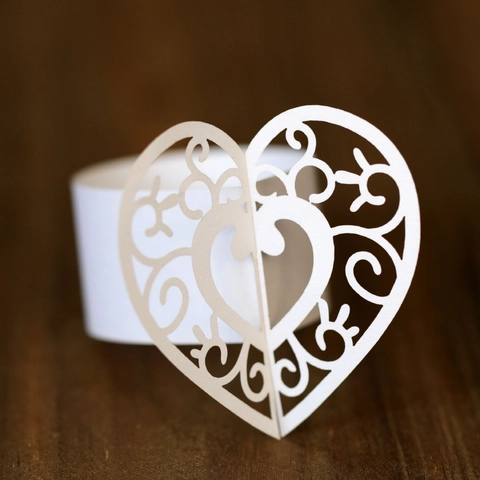 Ronds de Serviette en Papier Découpe Laser Cœur Ajouré Romantique Mariage Banquet Table Décor Élégant Minimaliste Fête