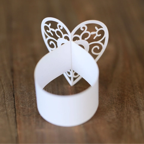 Ronds de Serviette en Papier Découpe Laser Cœur Ajouré Romantique Mariage Banquet Table Décor Élégant Minimaliste Fête
