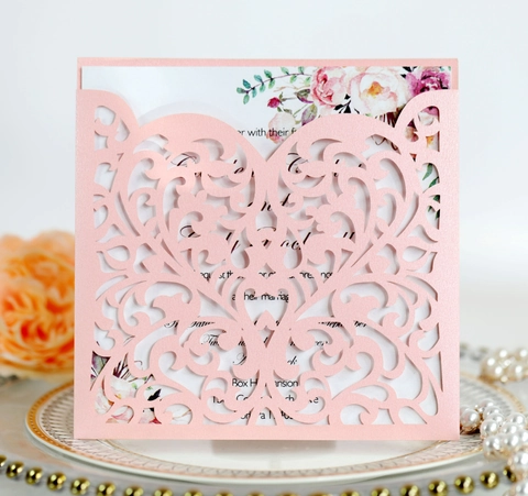 Προσκλητήριο Γάμου Laser Cut Καρδιά Μαργαριταρένιο Χαρτί Διάτρητο Λουλουδάτο Τύπωμα Με Φακέλους για Συμπόσιο Πάρτι