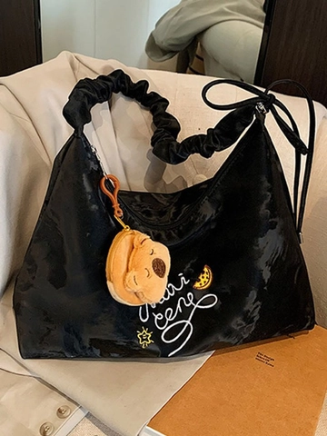 Sac Hobo en PU Grande Capacité pour Femmes Avec Poignée Froncée Sac Bandoulière Décontracté Style Dumpling Avec Pendentif Ours