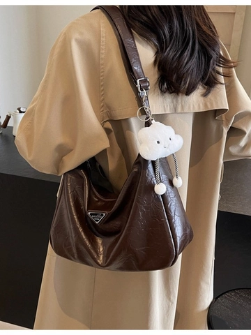 Large Capacity Wrinkled PU Leather Hobo Bag For Women Vintage Shoulder Crossbody Bag With Plush Cloud Pendant Triangle Logo