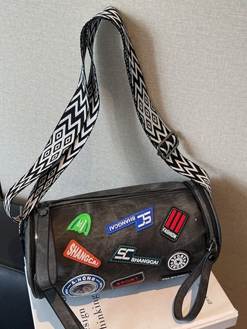 Borsa a Tracolla Vintage a Cilindro in Pelle PU per Donna Borsa a Barile Streetwear di Grande Capacità Con Tracolla Larga Geometrica e Toppe con Lettere Casual da Viaggio