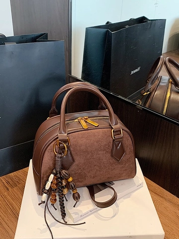 Sac Boston Vintage en PU et Suède Cousu pour Femme Sac à Main Ethnique avec Gland en Bois Sac à Bandoulière Rétro Petit Sac Oreiller Tendance